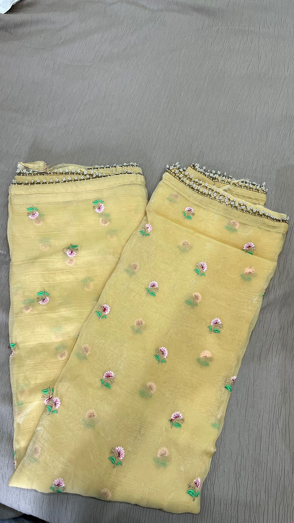 Floral Embroidered Chiffon Crush Saree with Printed Blouse Piece – Graceful & Stylish